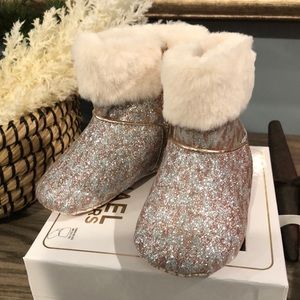 Michael Kors baby Emma Bliss boots baby girl size 4  rose gold color NEW